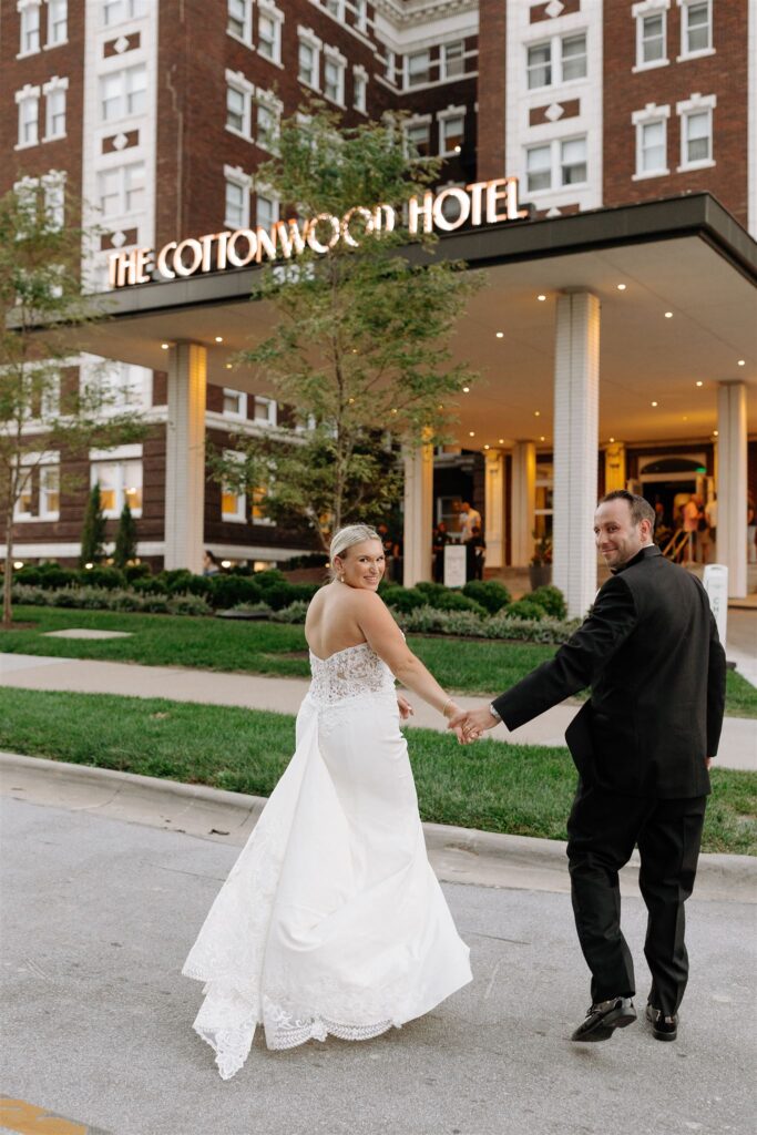 The Cottonwood, one of the top Omaha wedding hotels.