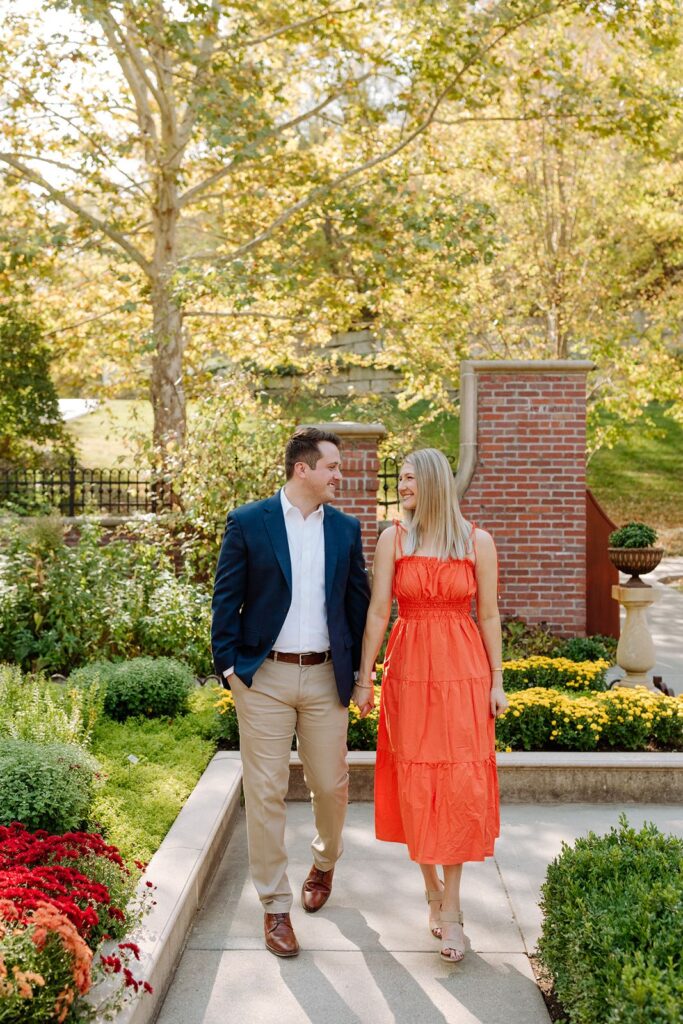 Couple walking through Lauritzen Gardens wedding venue.